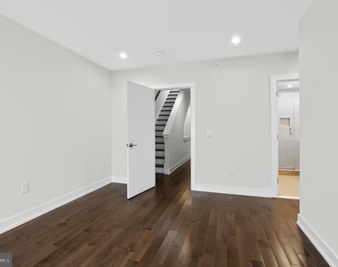 2527 Graduate Square - Photo Thumbnail 30