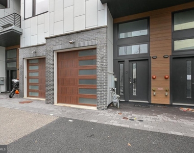 2527 Graduate Square - Photo Thumbnail 41