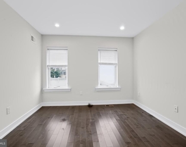 2527 Graduate Square - Photo Thumbnail 28