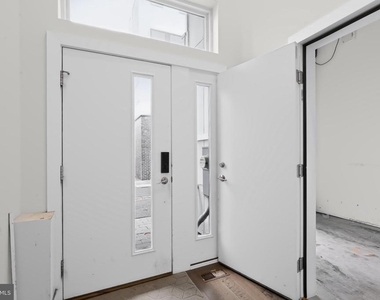 2527 Graduate Square - Photo Thumbnail 2