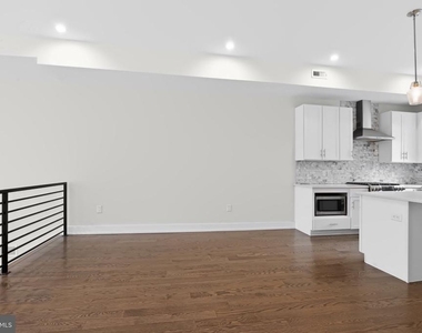 2527 Graduate Square - Photo Thumbnail 14