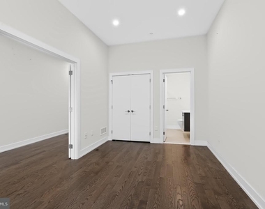 2527 Graduate Square - Photo Thumbnail 5