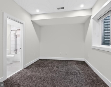 2527 Graduate Square - Photo Thumbnail 38