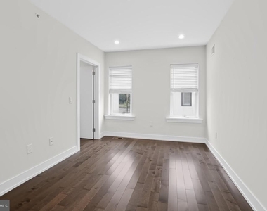 2527 Graduate Square - Photo Thumbnail 21