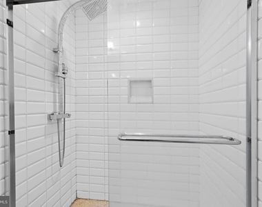 2527 Graduate Square - Photo Thumbnail 8