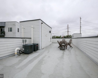 2527 Graduate Square - Photo Thumbnail 35