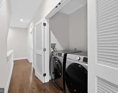 2527 Graduate Square - Photo Thumbnail 27