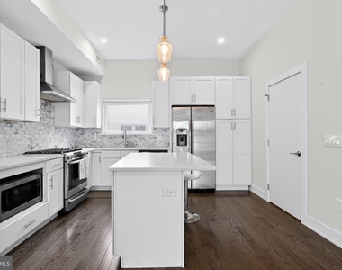 2527 Graduate Square - Photo Thumbnail 17