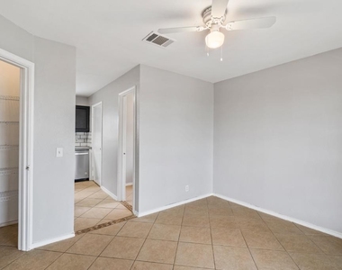 141 E Wild Senna Dr - Photo Thumbnail 12