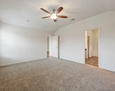 1013 Hawkeye Point Rd - Photo Thumbnail 17