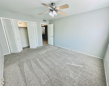 601 W 11th St - Photo Thumbnail 12