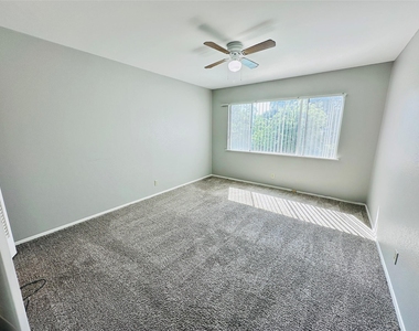 601 W 11th St - Photo Thumbnail 9