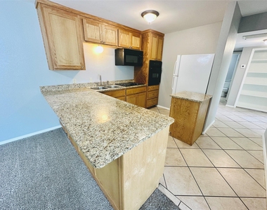 601 W 11th St - Photo Thumbnail 1