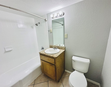 601 W 11th St - Photo Thumbnail 16