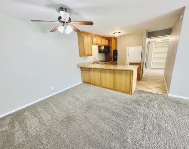 601 W 11th St - Photo Thumbnail 3