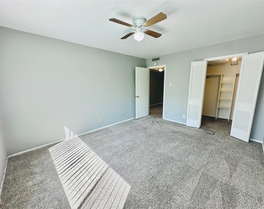 601 W 11th St - Photo Thumbnail 10