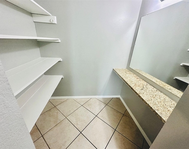 601 W 11th St - Photo Thumbnail 15