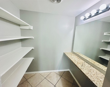 601 W 11th St - Photo Thumbnail 14