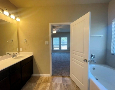 5820 Blackstone Dr - Photo Thumbnail 33