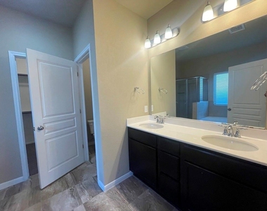 5820 Blackstone Dr - Photo Thumbnail 31