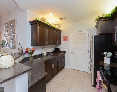 1600 Arch Street - Photo Thumbnail 3