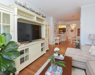 1600 Arch Street - Photo Thumbnail 1