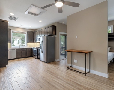 701 Josephine St - Photo Thumbnail 2