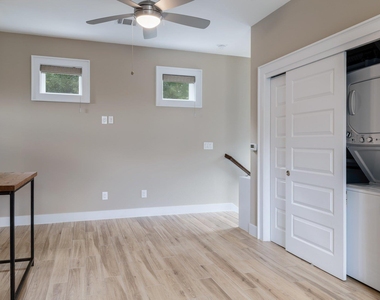 701 Josephine St - Photo Thumbnail 4