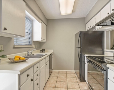 8400 Jamestown Dr - Photo Thumbnail 3