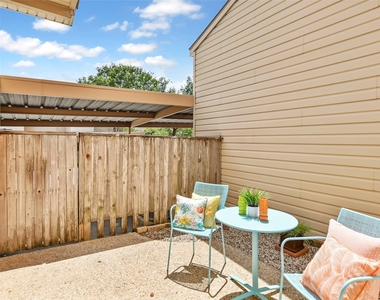 8400 Jamestown Dr - Photo Thumbnail 9
