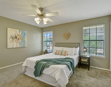 8400 Jamestown Dr - Photo Thumbnail 6