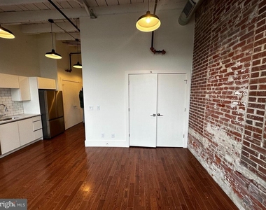 1801 N Howard Street - Photo Thumbnail 2