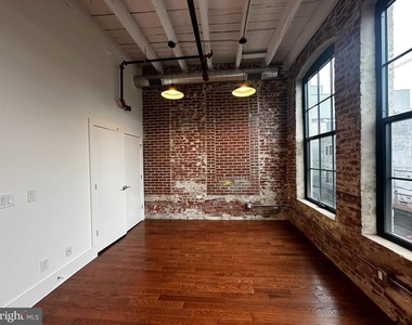1801 N Howard Street - Photo Thumbnail 3