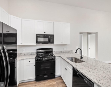 424 Chestnut Street - Photo Thumbnail 2