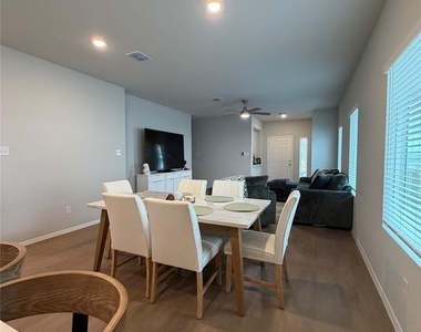 11917 Murano Dr - Photo Thumbnail 4