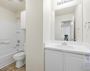 226 Wegstrom St - Photo Thumbnail 8