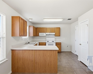 226 Wegstrom St - Photo Thumbnail 3