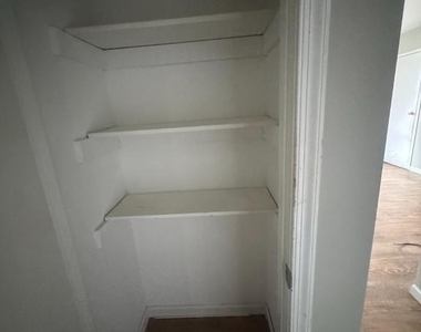 427 Smith Street - Photo Thumbnail 5