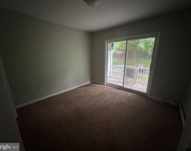 427 Smith Street - Photo Thumbnail 2