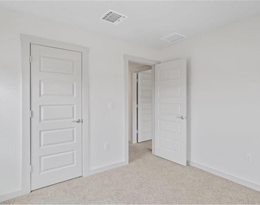 10006 Baden Ln - Photo Thumbnail 20