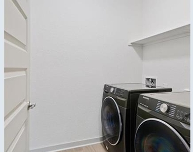 10006 Baden Ln - Photo Thumbnail 14