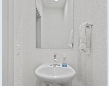 10006 Baden Ln - Photo Thumbnail 15