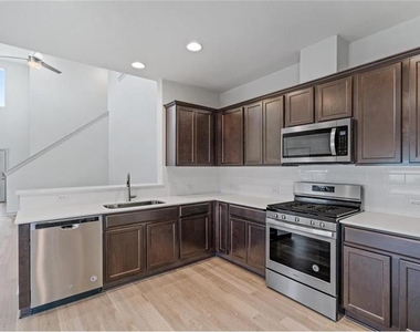 10006 Baden Ln - Photo Thumbnail 6