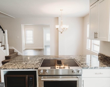 233 Leon Avenue - Photo Thumbnail 6
