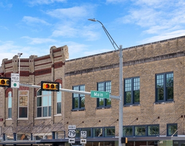 104 E 2nd St - Photo Thumbnail 1