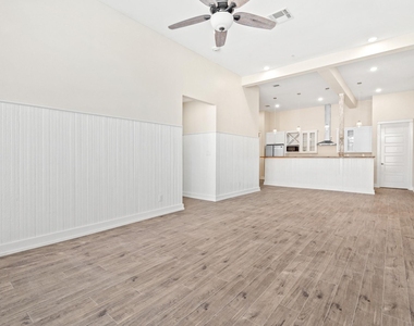 104 E 2nd St - Photo Thumbnail 6