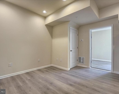 118 High Pointe Drive - Photo Thumbnail 2