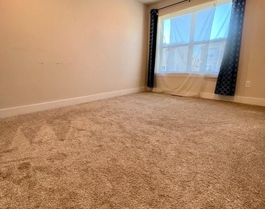 806 806 Pecan Road - Photo Thumbnail 6