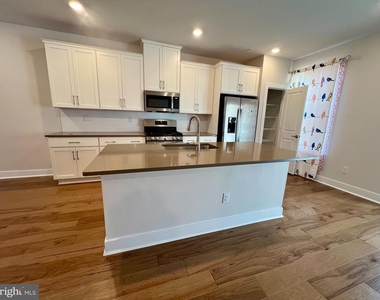 806 806 Pecan Road - Photo Thumbnail 4