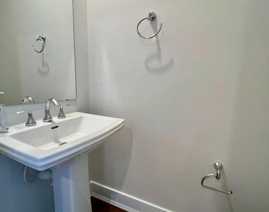 806 806 Pecan Road - Photo Thumbnail 15